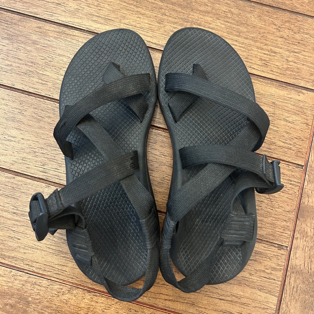 Z/2 black Chaco sandals